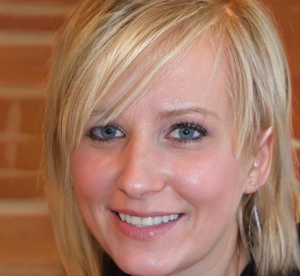 Elena Santos - Research Director